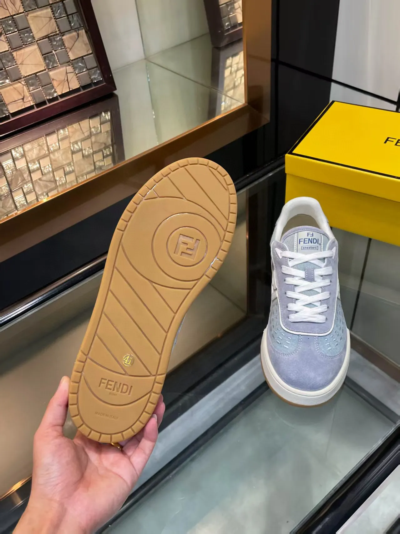 Factory price: 600💰Top version for couples Fendi 2025 New Year Hot Series [Couples👫Casual Sports Shoes] FD match Original Purchased One to One Reproduction The first sports shoe fendi match created by designer Kim Jones and Donkey Brand Trainer basketball sneakers, fresh blood injected with FF retro design Super good-looking and versatile, the upper is made of cowhide and cowhide splicing combination, with raised double F on the side The logo lining is made of terry velvet ✔️ Super soft on the feet, lightweight, comfortable to match with sweatshirts, Fabric: Cowhide ➕ Cow color matching, Outsole: Original open mold multi-color color matching sole, Packaging: Original full set of packaging, Size: Women's 35-40 / Men's 38-44, customized 45